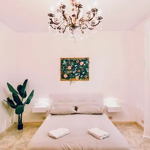 Apartment Golden Luxury - San Giovanni - 10 Min To Basilica Of San Giovanni - 25 Min To Colosseum, Rome