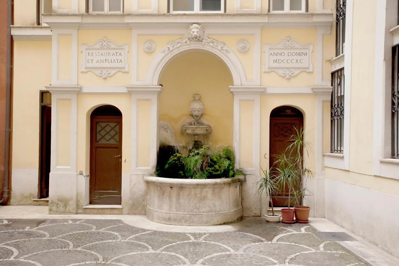 Cozy Studio Pantheon Rome Italy